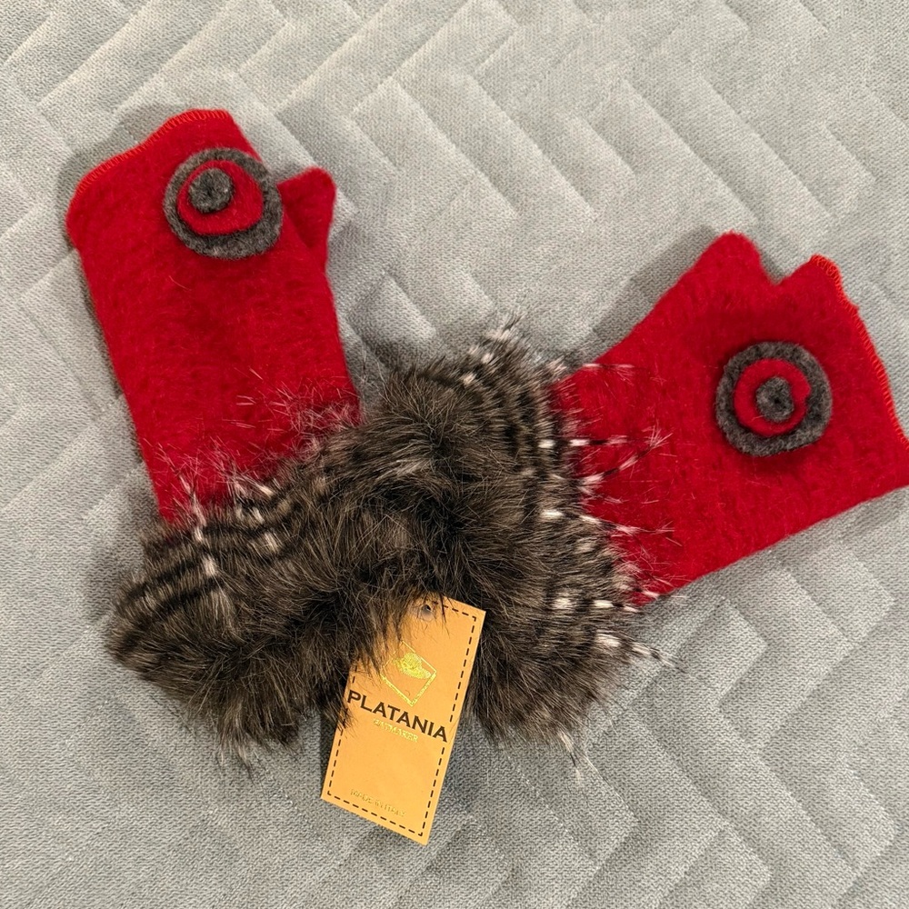 NWT!!! WOOL BOHO CHIC GLOVES BY PLATANIA